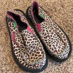 Super cute slip on Sanuks